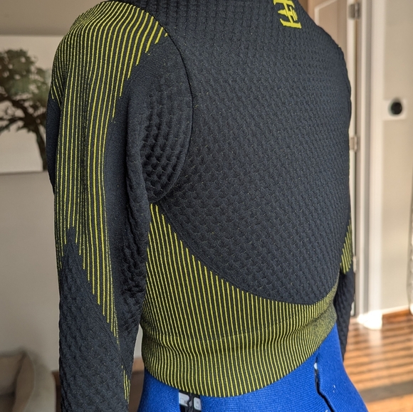 Engineered Life Cropped Black Shape Enhancing Athletic Jacket - Picture 5 of 8